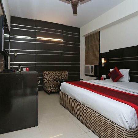 Oyo 13541 Otani Hotel دلهي المظهر الخارجي الصورة